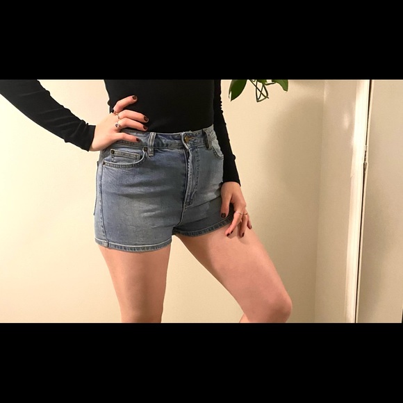 Amuse Society Jean Shorts - Picture 3 of 3